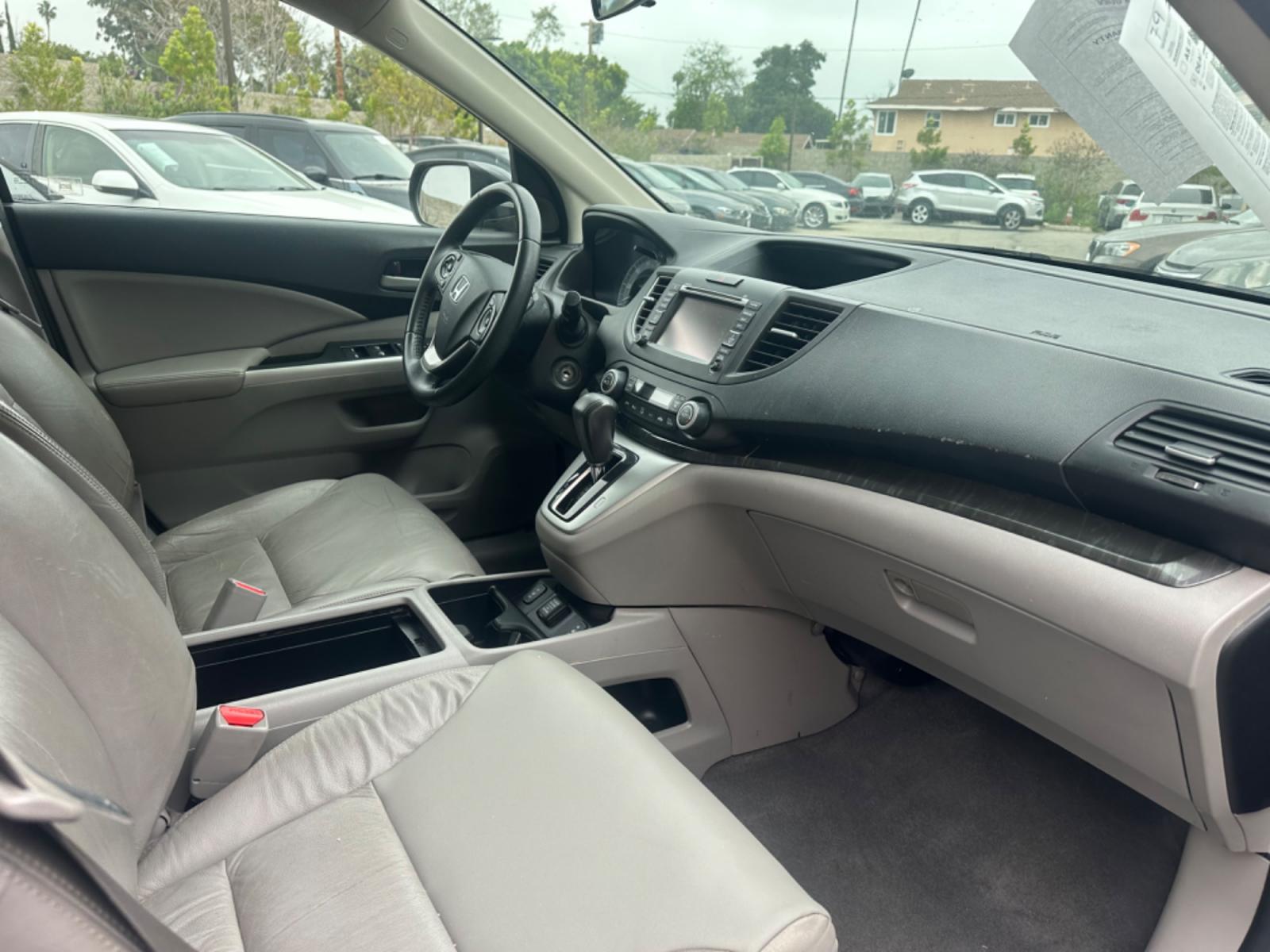 2012 Gray /Gray Honda CR-V LEATHER (2HKRM3H74CH) with an 4 Cylinder engine, Automatic transmission, located at 30 S. Berkeley Avenue, Pasadena, CA, 91107, (626) 248-7567, 34.145447, -118.109398 - Photo #18